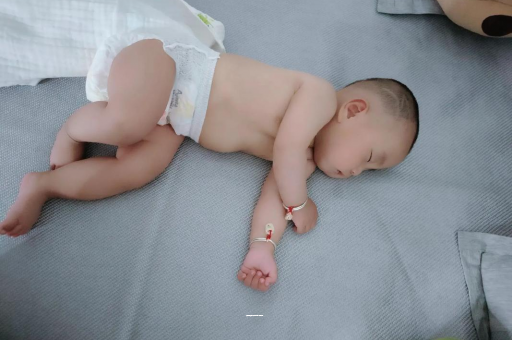 临汾宝宝上火有眼屎